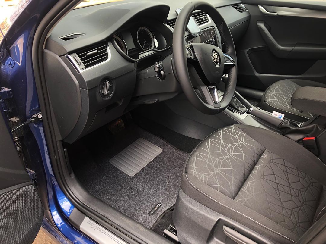 Коврики салона текст. 3D euro-std SKODA Oct A7 (13-)/VW Golf 7 (13-) AUDI A3 (14-) (СЕР) (EMC3D) NP